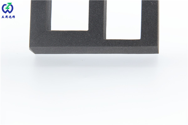 海綿的軟硬度與什么有關(guān)？