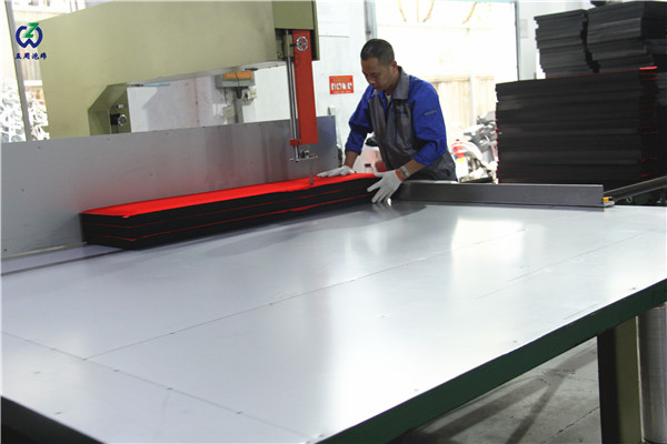 五周泡綿|被EVA內(nèi)襯承包的“五金小掛件” 五周泡綿|被EVA內(nèi)襯承包的“五金小掛件”